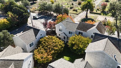 120 Golden Ridge Ave in Sebastopol, CA - Foto de edificio - Building Photo