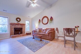 107 Corey Cir in Jacksonville, NC - Building Photo - Building Photo