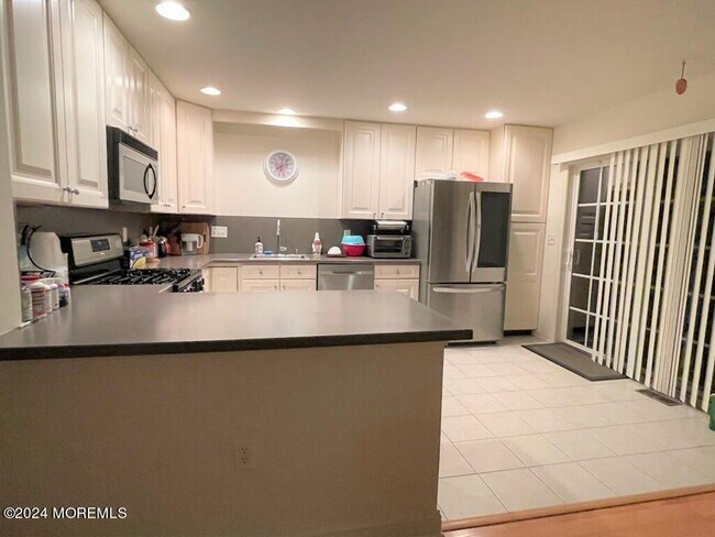 73 Ironwood Ct in Middletown, NJ - Building Photo - Building Photo