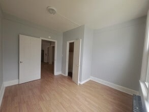 136 W 30th St in Bayonne, NJ - Building Photo - Building Photo