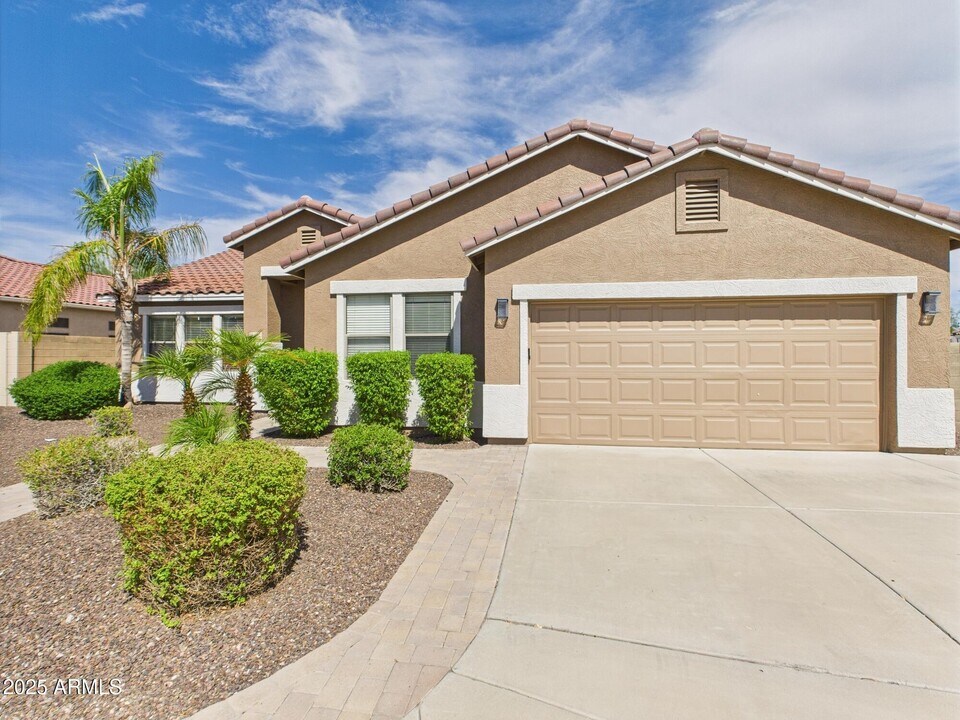 27007 N 31st Dr in Phoenix, AZ - Building Photo