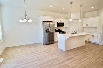 1633 N 3890 W in Lehi, UT - Building Photo - Building Photo