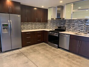 545 S Sullivan St in Seattle, WA - Building Photo - Building Photo