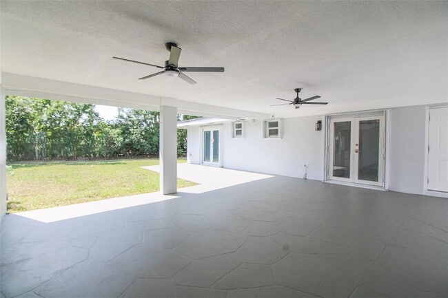 9680 SW 77th St in Miami, FL - Building Photo - Building Photo