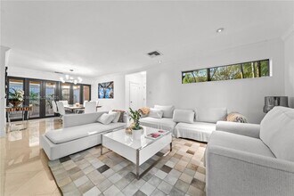 1840 Cleveland Rd in Miami Beach, FL - Building Photo - Building Photo