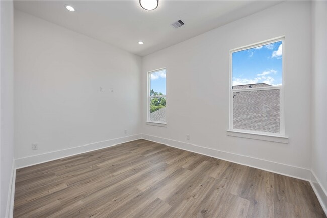 property at 1941 Knoll St