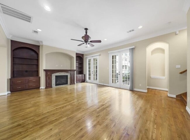 property at 2736 Cortlandt St