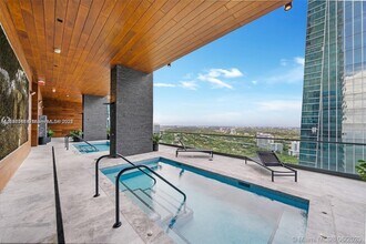 1451 Brickell Ave, Unit 1204 in Miami, FL - Building Photo - Building Photo