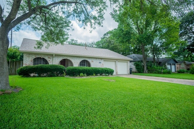 property at 5303 Lincoln Town Dr
