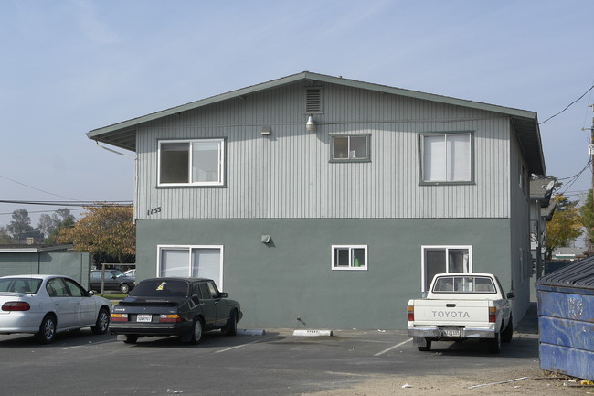 1155 Willow St in Atwater, CA - Foto de edificio - Building Photo