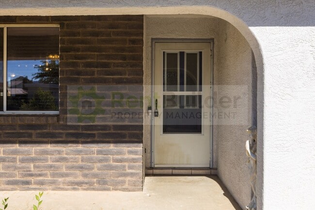 12905 Marble Ave NE in Albuquerque, NM - Building Photo - Building Photo