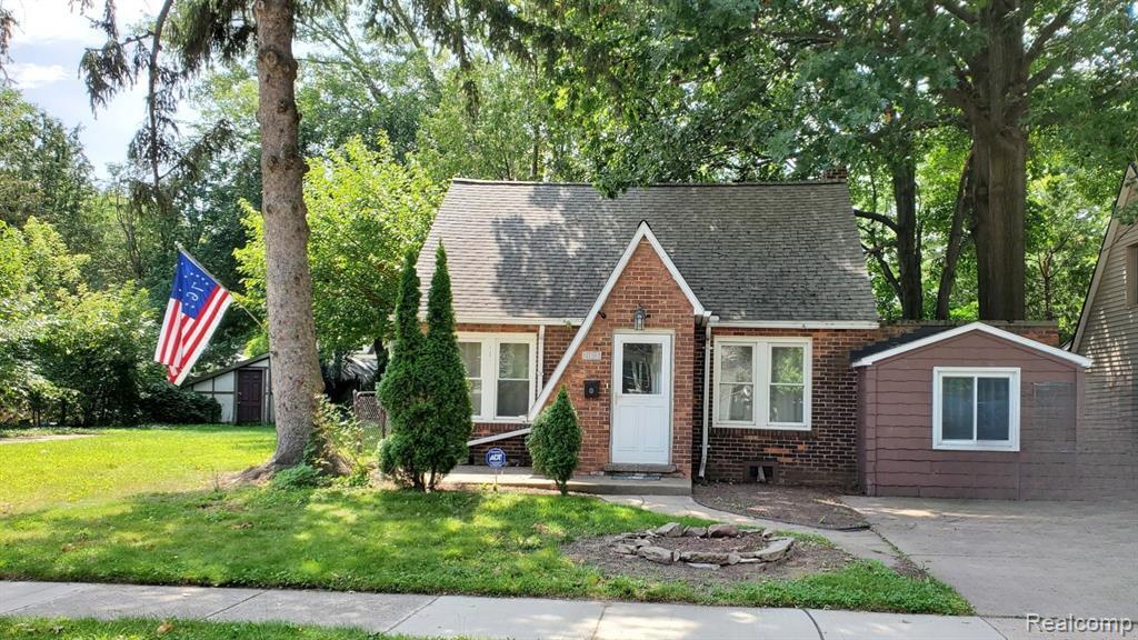 21612 Harper Lake Ave in St. Clair Shores, MI - Foto de edificio
