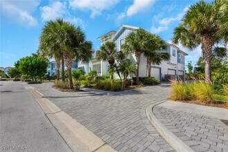 6561 Dominica Dr in Naples, FL - Building Photo - Building Photo