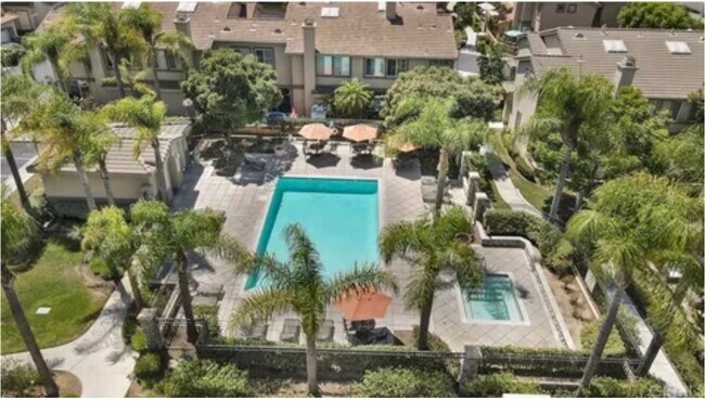 401 N Cotswolds Ln, Unit C in Orange, CA - Building Photo - Building Photo