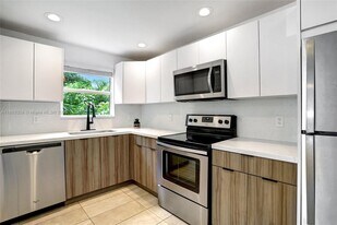 3661 NE 11th Ave in Oakland Park, FL - Building Photo