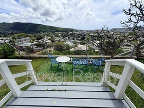 2013 Kakela Dr in Honolulu, HI - Building Photo - Building Photo