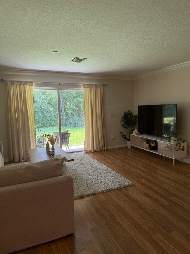 2759 SE Birmingham Dr in Stuart, FL - Foto de edificio - Building Photo