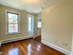 6 Mead St in Boston, MA - Building Photo - Building Photo