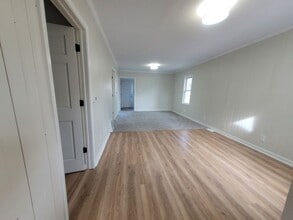 5716 Ovid Ave in Des Moines, IA - Building Photo - Building Photo