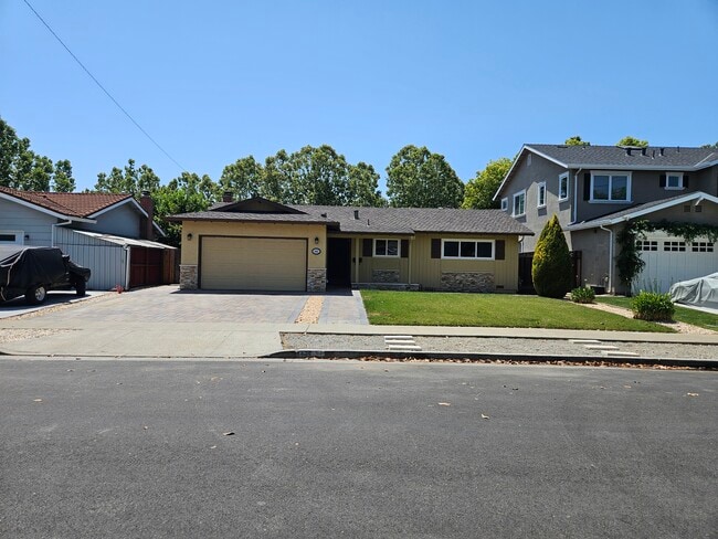 property at 1661 Arbor Dr
