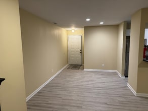 2702A Sussex Ct in Mount Laurel, NJ - Foto de edificio - Building Photo