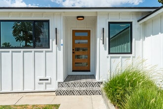 3149 N Naomi St in Burbank, CA - Foto de edificio - Building Photo