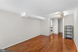 1402 E Baltimore St in Baltimore, MD - Building Photo - Building Photo