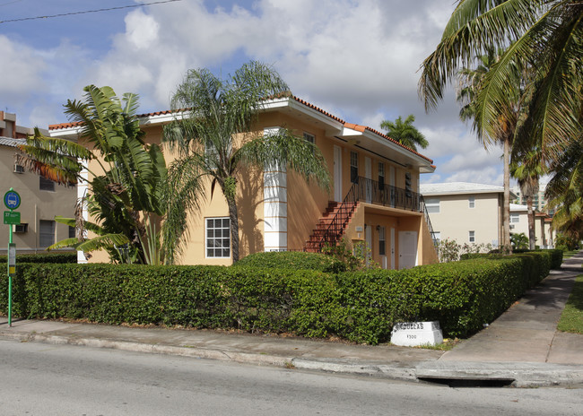 1302 S Douglas Rd in Coral Gables, FL - Building Photo - Building Photo