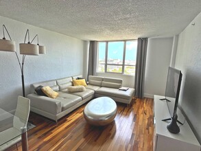 1500 Bay Rd, Unit 1408s in Miami Beach, FL - Building Photo - Building Photo