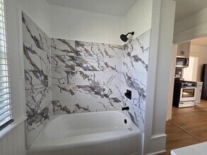 5706 22nd Ave, Unit Upper in Kenosha, WI - Foto de edificio - Building Photo