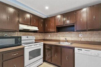 600 Three Islands Blvd, Unit 519 in Hallandale Beach, FL - Building Photo - Building Photo