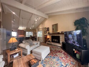 214 Mar Vista Dr in Monterey, CA - Building Photo - Building Photo