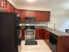 5751 Prairie Cir in Mississauga, ON - Building Photo - Building Photo