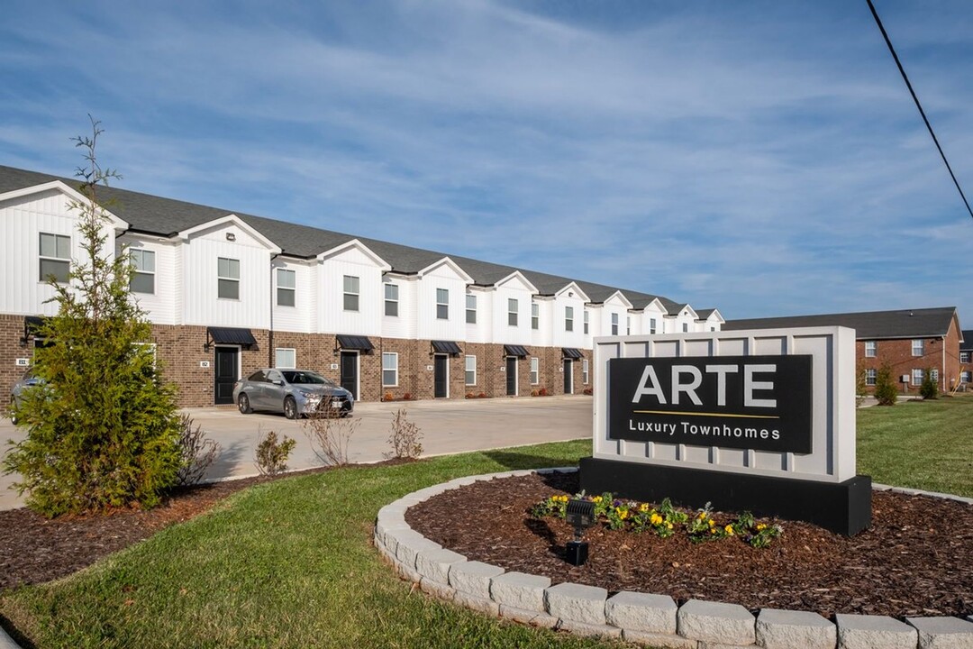 ARTE Luxury Townhomes in Clarksville, TN - Foto de edificio