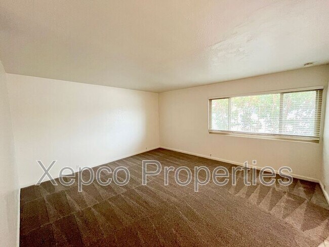 400 N Sunrise Way in Palm Springs, CA - Building Photo - Building Photo