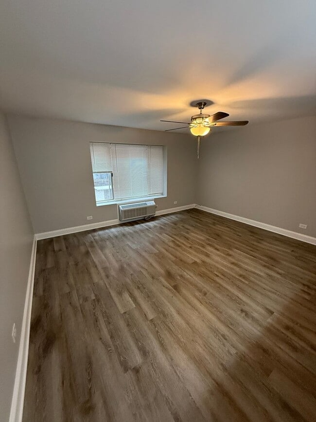 property at 744 W Gordon Terrace