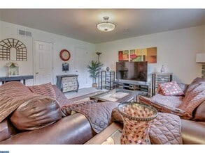 407 Hosta Ct in Warrington, PA - Foto de edificio - Building Photo