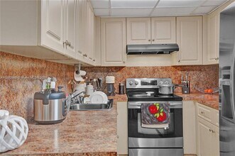 1490 W 42nd Pl in Hialeah, FL - Building Photo - Building Photo