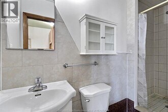 401 ON-401 in Windsor, ON - Building Photo - Building Photo