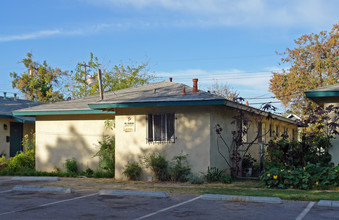 406 Las Palmas Ave in Sacramento, CA - Building Photo - Building Photo