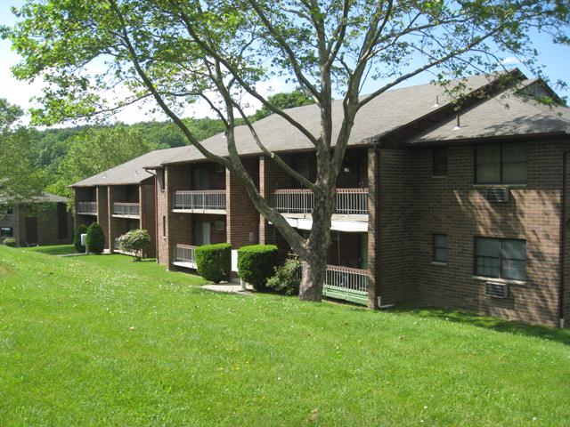 Brook Bridge Apartments in Newton, NJ - Building Photo