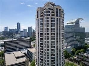 3475 Oak Valley Rd NE in Atlanta, GA - Foto de edificio - Building Photo