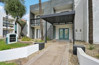 Casa Sol Apartments in Phoenix, AZ - Foto de edificio - Building Photo