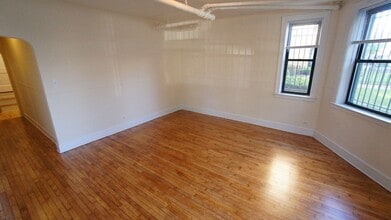 2322 N Spaulding Ave, Unit 2330-G in Chicago, IL - Building Photo - Building Photo