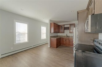 59 Fairlawn Ave in Woonsocket, RI - Building Photo - Building Photo