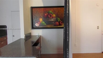 7920 Harding Ave in Miami Beach, FL - Foto de edificio - Building Photo