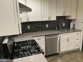 2437 Fleet St in Baltimore, MD - Building Photo - Building Photo
