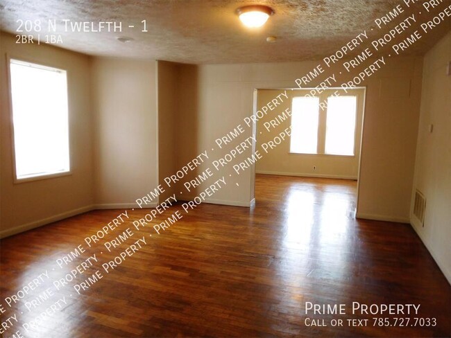 208 N 12th St-Unit -1 in Salina, KS - Foto de edificio - Building Photo