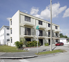 6251 W Flagler St in Miami, FL - Building Photo - Building Photo