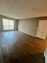 825 Red Bird Ln, Unit 825D in Norman, OK - Foto de edificio - Building Photo
